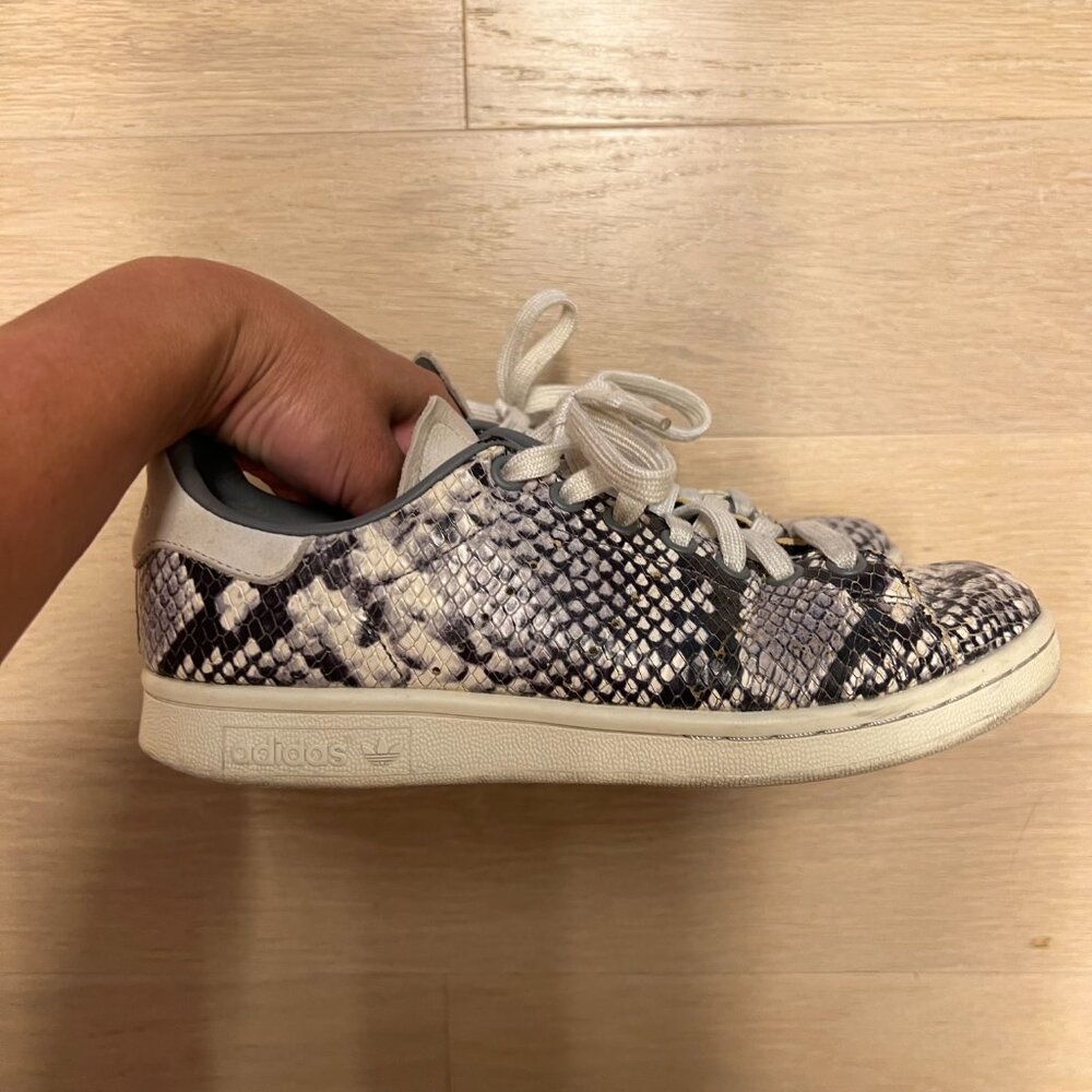 Adidas Stan Smith 'Snakeskin' - M 5.5, W 7 - Crystal White/Grey Four/Core Black